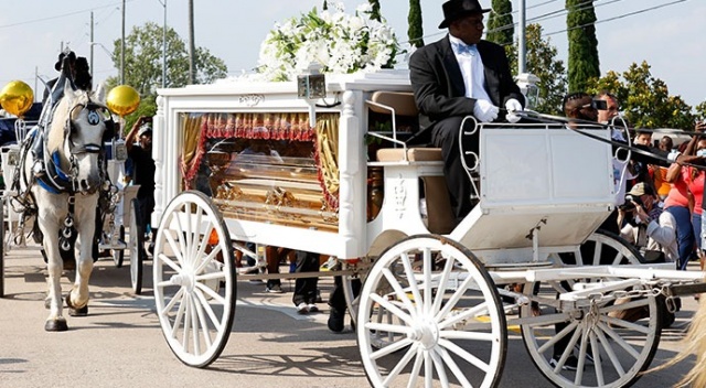 George Floyd, Houston’da son yolculuğuna uğurlandı George Floyd, Houston’da son yolculuğuna uğurlandı