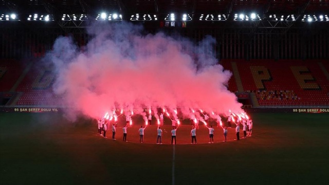 Göztepe Kulübünün 95. kuruluş yıl dönümü kutlandı Göztepe Kulübünün 95. kuruluş yıl dönümü kutlandı