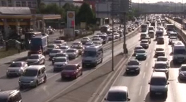 Haftanın ilk iş gününde trafik yoğunluğu arttı Haftanın ilk iş gününde trafik yoğunluğu arttı