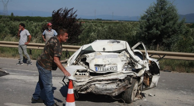 Hurdaya dönen otomobilden sağ çıktı Hurdaya dönen otomobilden sağ çıktı
