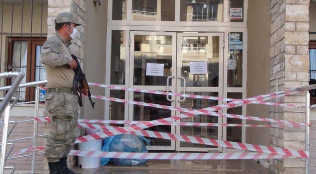 İslahiye&#039;de 50 kişinin yaşadığı apartman karantinaya alındı