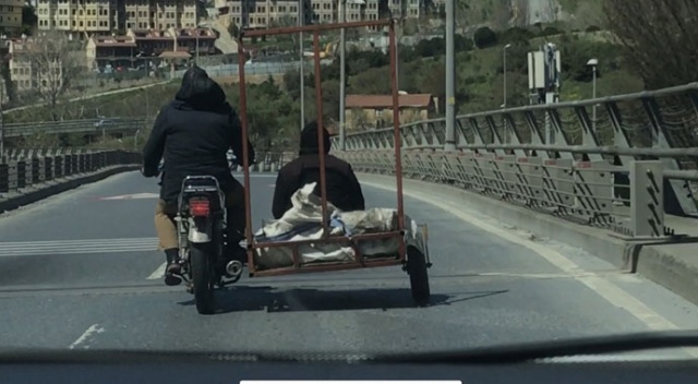 İstanbul trafiğinde pes dedirten tehlikeli yolculuk İstanbul trafiğinde pes dedirten tehlikeli yolculuk