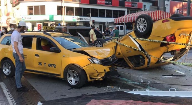 İzmir’de feci kaza: Ticari taksi takla attı İzmir’de feci kaza: Ticari taksi takla attı