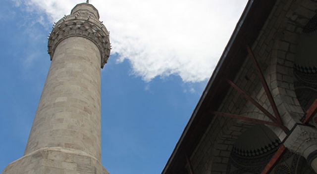 İzmir&#039;de merkezi ezan sistemi uygulamasına geçici bir süreyle son verildi