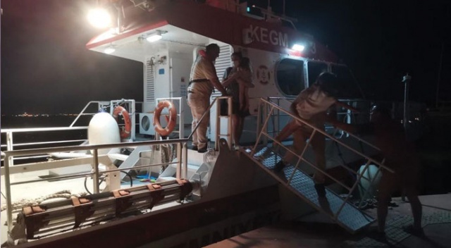 Kartal açıklarında arıza yapan teknede bulunan 3'ü çocuk 5 kişi kurtarıldı