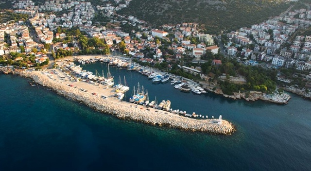 Kaş'ta yanan ormanlık alanın imara açıldığı iddialarına yalanlama Kaş'ta yanan ormanlık alanın imara açıldığı iddialarına yalanlama