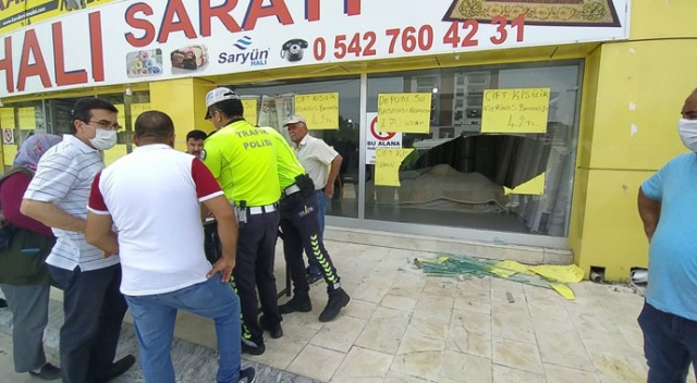 Kazaya yapan aracın kopan tekerliği mağaza camından içeri girdi Kazaya yapan aracın kopan tekerliği mağaza camından içeri girdi