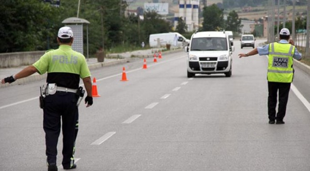 Kısıtlama döneminde kaza yapıp &#039;basın mensubuyum&#039; dedi, hakkında 12 yıl kesinleşmiş hapis cezası olduğu anlaşıldı