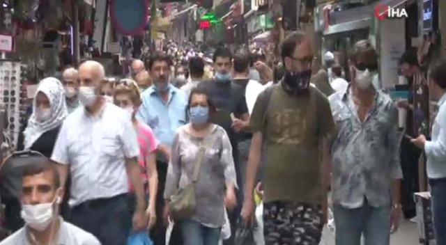 Kontrollü normalleşme sürecinde Eminönü tıklım tıklım