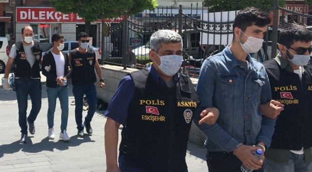 Laf atıp silahla yaralayarak kaçtılar Laf atıp silahla yaralayarak kaçtılar
