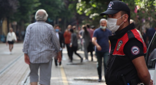 Maske takmayan şahıs vatandaştan tepki gördü Maske takmayan şahıs vatandaştan tepki gördü