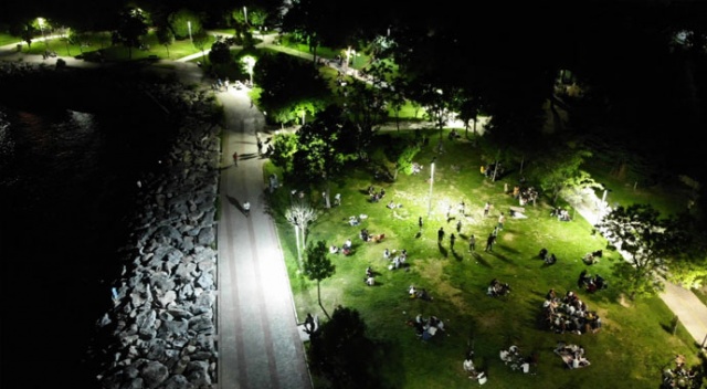 Moda Sahili gece boyunca doldu taştı