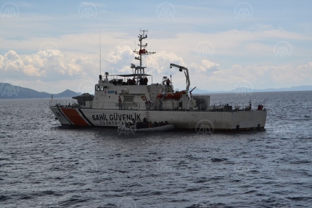 Muğla&#039;da yelkenli teknedeki 75 sığınmacı karaya çıkarıldı