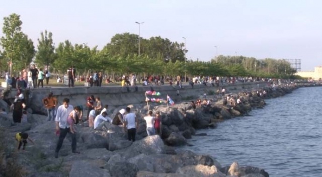 Normalleşme süreci ile birlikte sahil ve piknik alanları doldu taştı Normalleşme süreci ile birlikte sahil ve piknik alanları doldu taştı