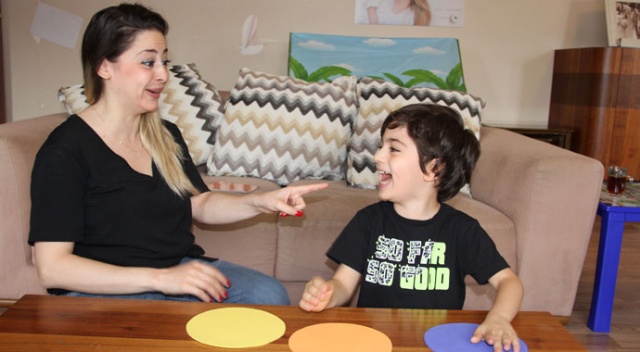 Oğluyla başladı, bugün binlerce çocuğa oyunlarla İngilizce öğretiyor