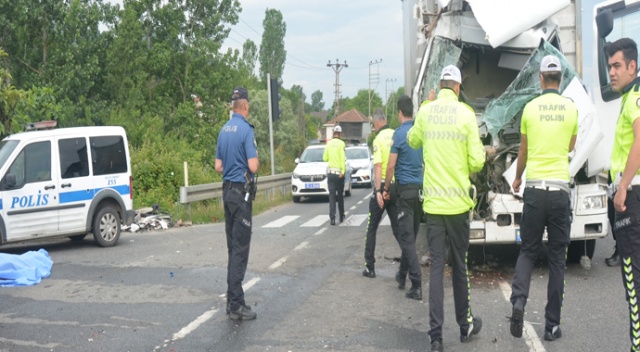 Ordu’da kamyon tıra çarptı: 1 ölü, 1 yaralı Ordu’da kamyon tıra çarptı: 1 ölü, 1 yaralı
