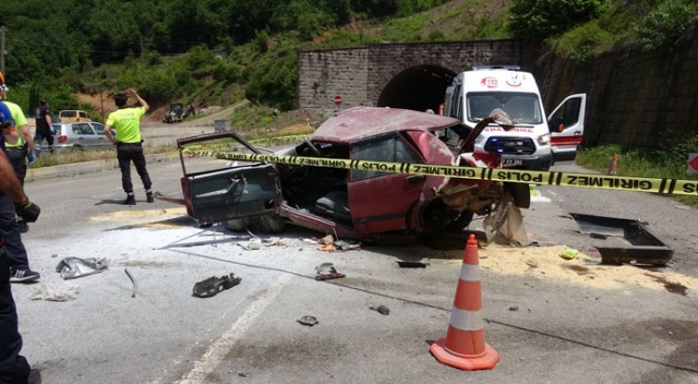 Otomobil hurda yığınına döndü: 1 ölü, 1 yaralı Otomobil hurda yığınına döndü: 1 ölü, 1 yaralı