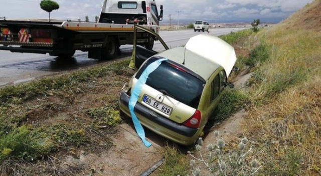 Otomobil su kanalına uçtu: 1 yaralı Otomobil su kanalına uçtu: 1 yaralı