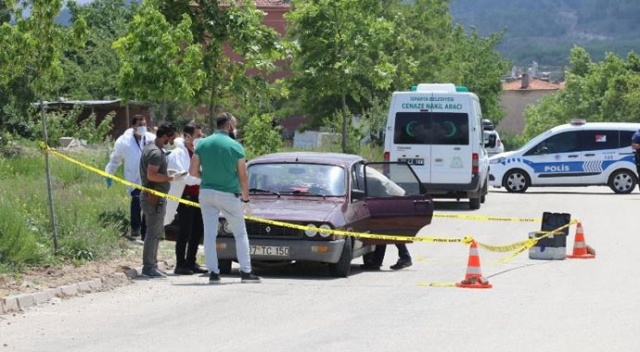Otomobilde ölü olarak bulunan kişi ensesinden vurularak öldürülmüş