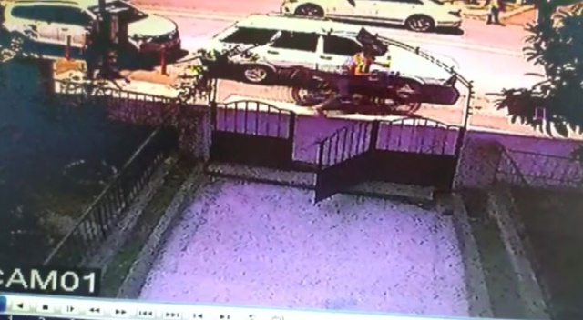 Park halindeki motosikletin üstüne binip ittirerek çaldı
