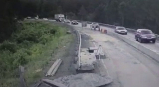 Rusya’da kamyon 4 aracı kağıt gibi ezdi: 2 ölü, 7 yaralı