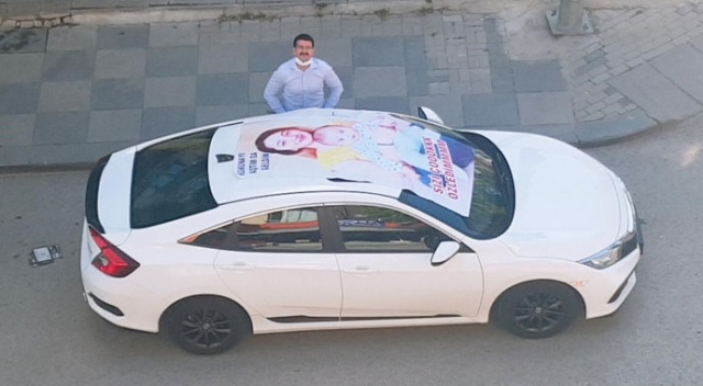 Sağlık çalışanı 4 aydır görmediği ailesine &#039;Koronayı aştım da geldim&#039; afişi ile gitti