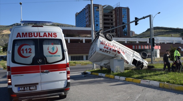 Samsun'da trafik kazası: 4 yaralı Samsun'da trafik kazası: 4 yaralı