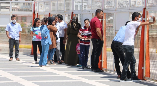Şanlıurfa'da sosyal mesafeli asker uğurlaması Şanlıurfa'da sosyal mesafeli asker uğurlaması