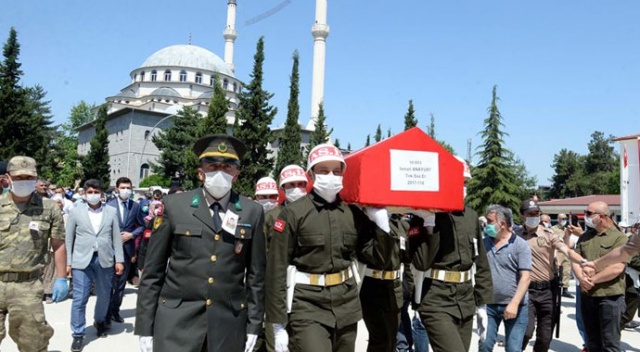 Şehit Sözleşmeli Er İsmail Anayurt, son yolculuğuna uğurlandı Şehit Sözleşmeli Er İsmail Anayurt, son yolculuğuna uğurlandı
