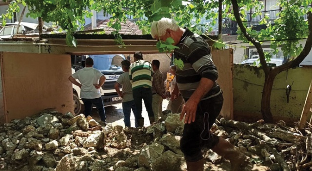 Sel bölgesinde yaralar sarılıyor...Geriye enkaz yığını kaldı Sel bölgesinde yaralar sarılıyor...Geriye enkaz yığını kaldı