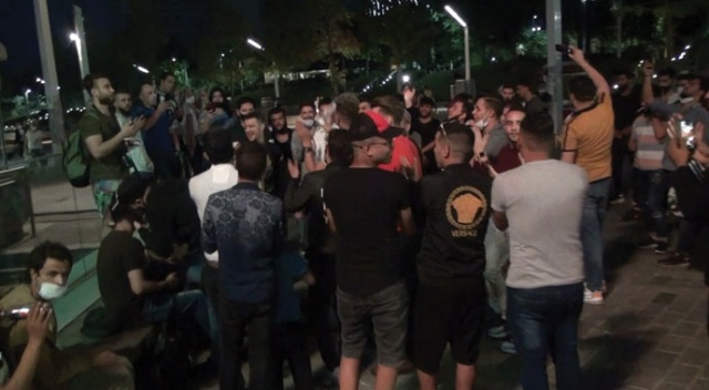 Taksim Meydanı'nda "pes" dedirten müzik şöleni Taksim Meydanı'nda "pes" dedirten müzik şöleni