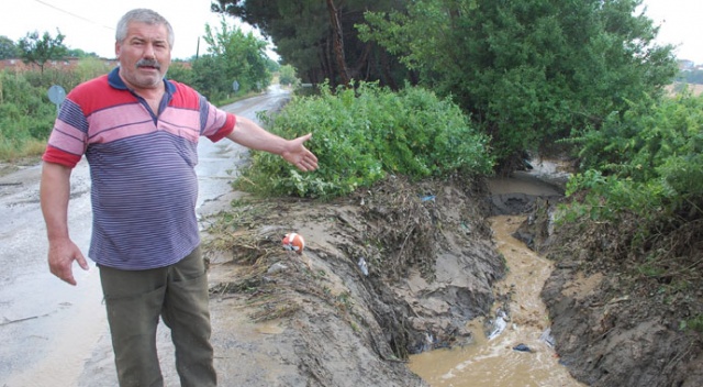 Tekirdağ'da dere taştı, yollar bataklığa döndü