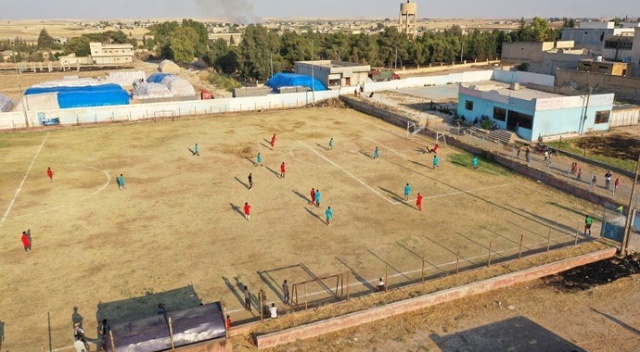 Teröristlerin gezdiği sahalarda artık halk top oynuyor Teröristlerin gezdiği sahalarda artık halk top oynuyor