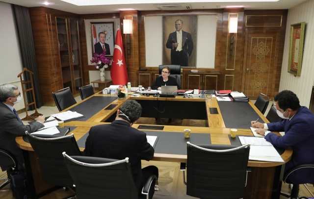 Ticaret Bakanı Pekcan İspanyol mevkidaşı ile görüştü Ticaret Bakanı Pekcan İspanyol mevkidaşı ile görüştü