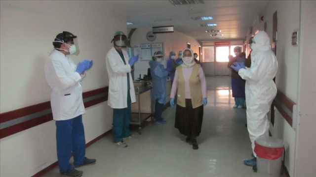 Türkiye'de son 24 saatte Covid-19 tedavisi tamamlananların sayısı 156 bini geçti Türkiye'de son 24 saatte Covid-19 tedavisi tamamlananların sayısı 156 bini geçti