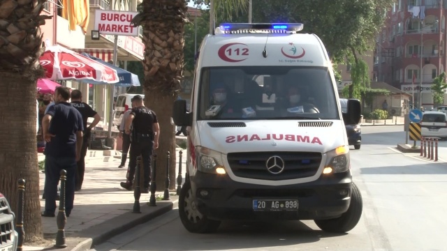 Uyuyan çocuğun kafasına 3. kattan taş düştü Uyuyan çocuğun kafasına 3. kattan taş düştü