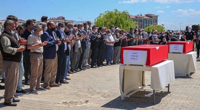 Van'da PKK'lı teröristlerin şehit ettiği işçiler son yolculuklarına uğurlandı Van'da PKK'lı teröristlerin şehit ettiği işçiler son yolculuklarına uğurlandı