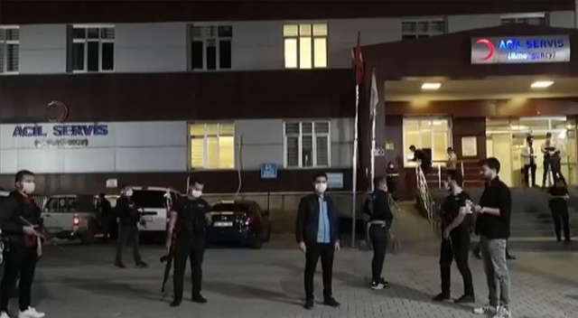 Van’da terör saldırısı: 2 işçi şehit, 8 yaralı Van’da terör saldırısı: 2 işçi şehit, 8 yaralı