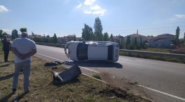Yeni aldığı otomobiliyle ilk gün kaza yaptı Yeni aldığı otomobiliyle ilk gün kaza yaptı
