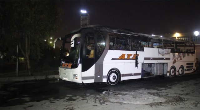 Yolcu otobüs alev alev yandı