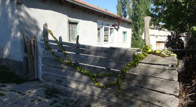 3 haftalık bebeğini boğarak öldüren kadın tutuklandı 3 haftalık bebeğini boğarak öldüren kadın tutuklandı