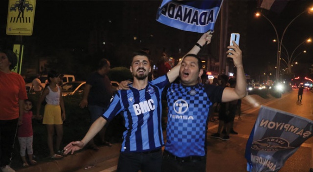 Adana Demirspor taraftarlarından coşkulu final kutlaması