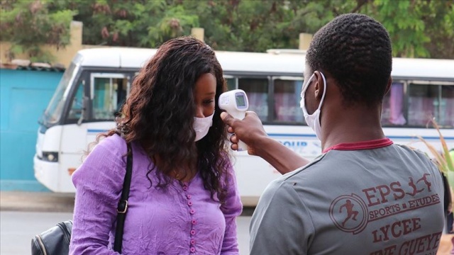 Afrika'da Covid-19 vaka sayısı 700 bini aştı, can kaybı 15 bine yaklaştı