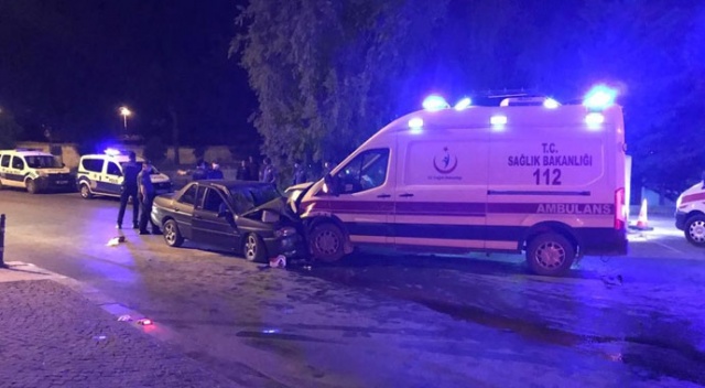 Ambulans ile otomobil çarpıştı: 1 ölü, 6 yaralı