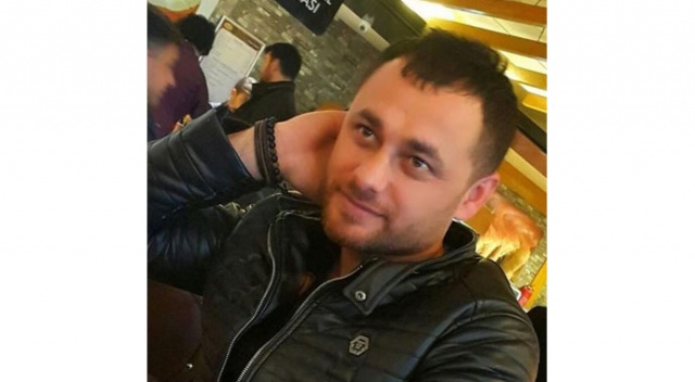 Araç içinde sohbet ederken silahlı saldırıya uğradılar: 1 ölü, 3 yaralı Araç içinde sohbet ederken silahlı saldırıya uğradılar: 1 ölü, 3 yaralı