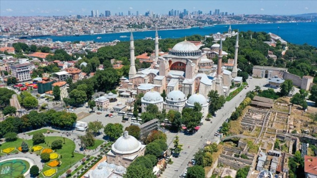 Ayasofya Camisi'nin açılışı için bazı yollar trafiğe kapatıldı Ayasofya Camisi'nin açılışı için bazı yollar trafiğe kapatıldı