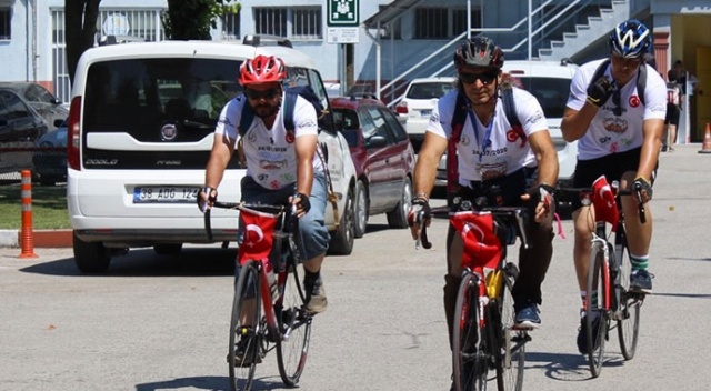 Ayasofya'daki ilk Cuma namazı için Düzce'den bisikletleriyle yola çıktılar