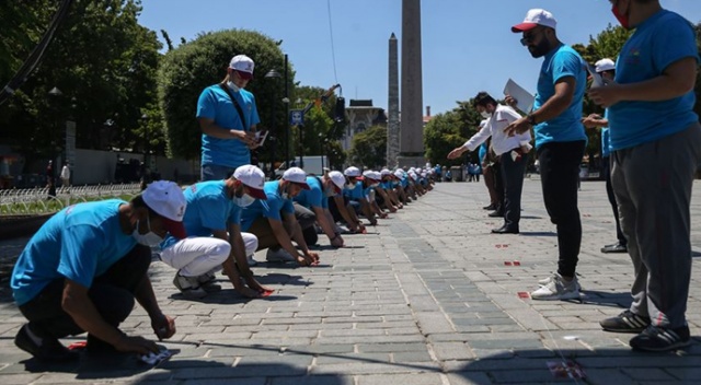 Ayasofya-i Kebir Cami-i Şerifi'nde kılınacak cuma öncesinde saf düzeni işaretlemeleri yapıldı Ayasofya-i Kebir Cami-i Şerifi'nde kılınacak cuma öncesinde saf düzeni işaretlemeleri yapıldı