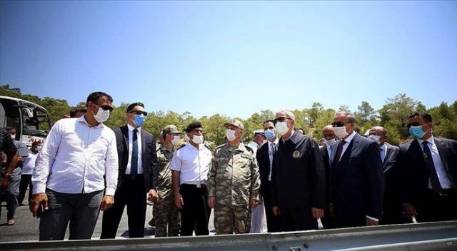 Bakan Akar: Devrilen araçta teknik arıza tespit edildi Bakan Akar: Devrilen araçta teknik arıza tespit edildi
