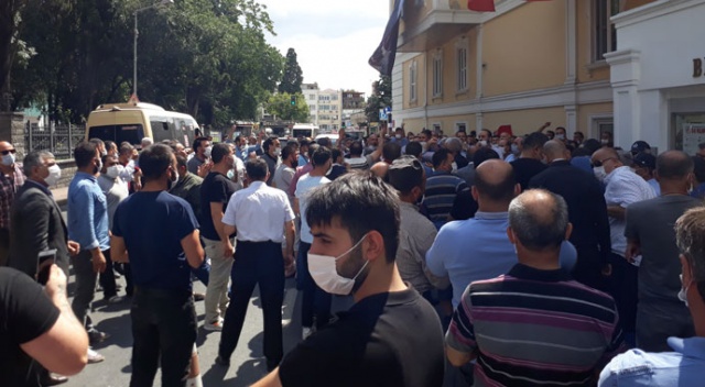 Bakırköy'de pazarcılar kapanan semt pazarı için eylem yaptı Bakırköy'de pazarcılar kapanan semt pazarı için eylem yaptı